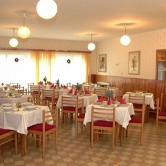 Restaurant, Speiselokal, Sommerterrasse / Garten Quelle: Zentrum Behaglichkeit (Pohůdka)