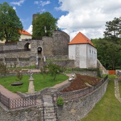 Pohled na hrad z jižní bašty zdroj: Hradní penzion na Svojanově