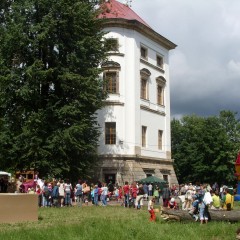 Tourist site (cellar, sight-seeing location, chateau) source: New chateau near Lanškroun, author: Krasava Šerkopová, year: 2008