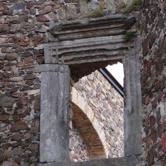 Atrakcja turystyczna (zamek, ruiny) źródło: Wikimedia Commons