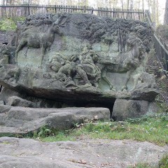Attraction touristique (statue / monument aux morts) source: Wikimedia Commons