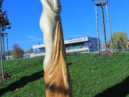Plenér vyřezaných soch Svitavský stadion