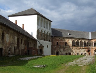 Hrad a zámek Kolštejn (Branná) zdroj: Wikimedia Commons