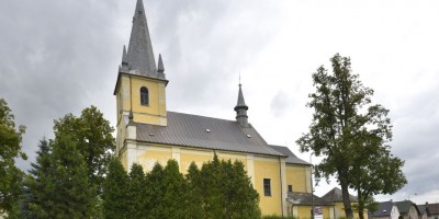 (Kostel Stětí sv. Jana Křtitele). 