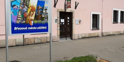 Städtische Bibliothek und Informationszentrum Březová nad Svitavou. 
