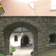 Zřícenina hradu a zámek Košumberk